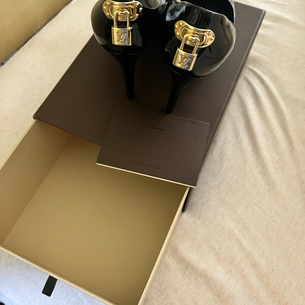Louis Vuitton Black Padlock Iconic Lv Heels Pumps - Picture 3 of 8